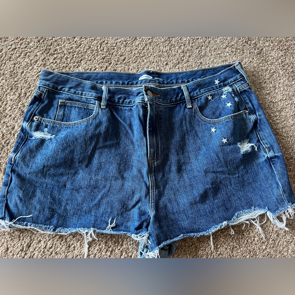 Distressed boyfriend shorts